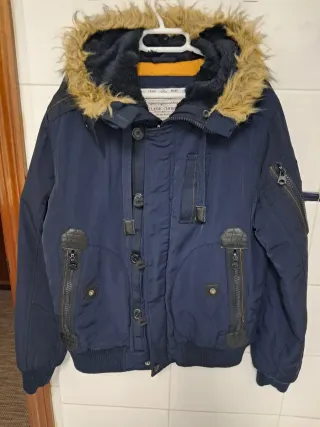 Chamarra Azul Talla M con Gorro y Pelo