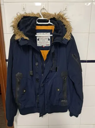 Chamarra Azul Talla M con Gorro y Pelo