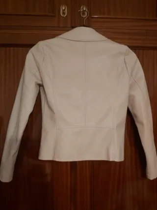 Cazadora cuero beige