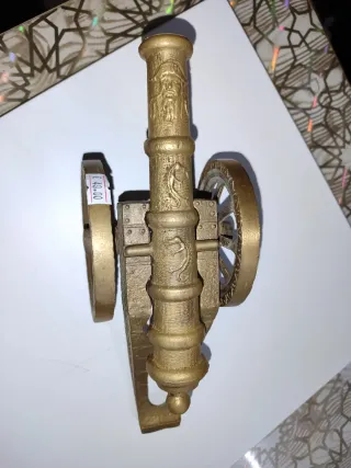 Cañón decorativo de latón