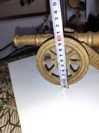 Cañón decorativo de latón