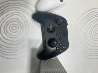 Xbox Series S con 2 controller