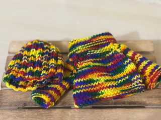 Conjunto Nancy: Jersey y Gorro Arcoíris