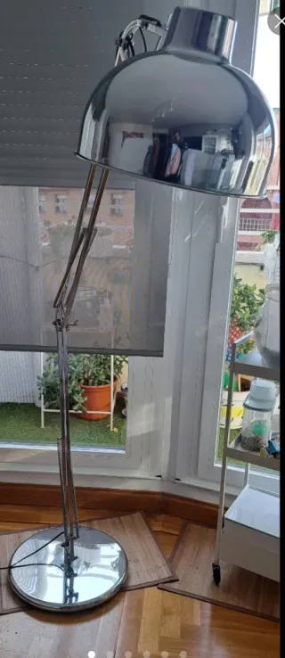 Lámpara de pie moderna metal plateado