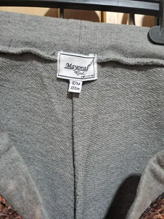 Shorts grises con lentejuelas para niña