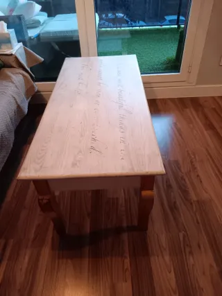 Mesa de madera blanca elevable