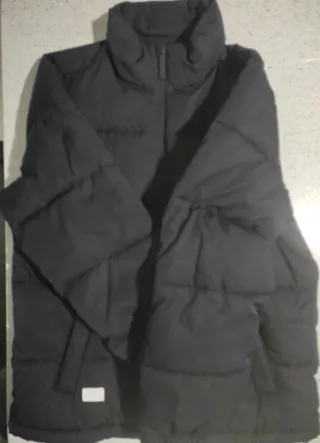 Abrigo negro acolchado Hollister