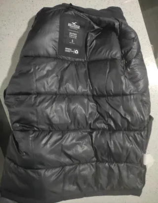 Abrigo negro acolchado Hollister