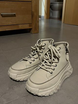 Botas Beige con Cremallera y Cordones