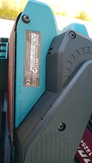 Levigatrice a nastro Makita