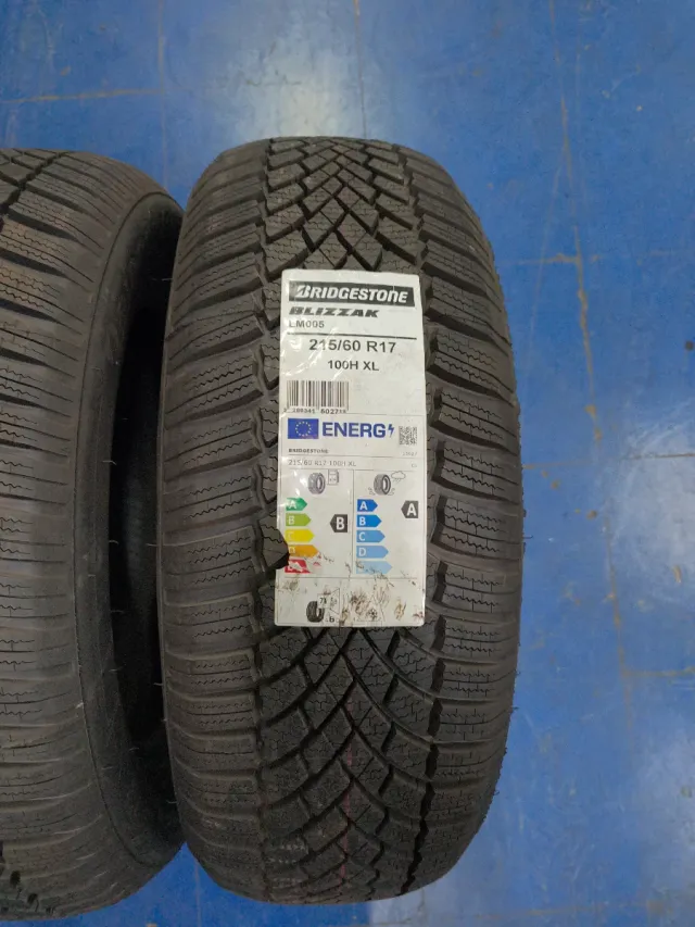 215/60R17 100H 4 Neumáticos Bridgestone Blizzak
