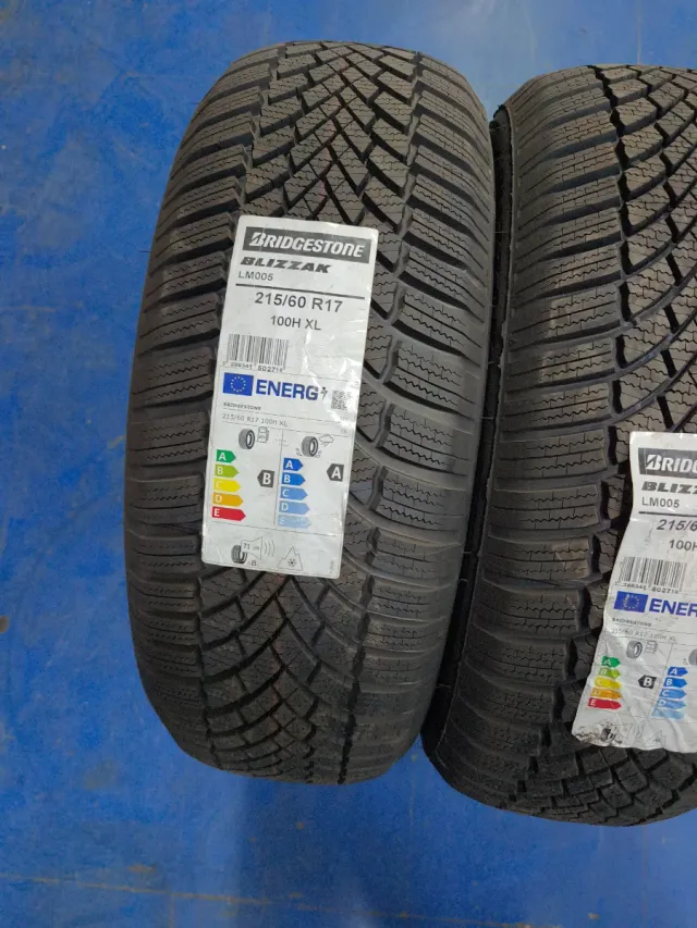 215/60R17 100H 4 Neumáticos Bridgestone Blizzak