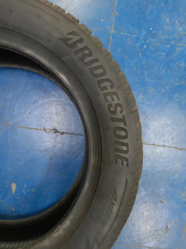 215/60R17 100H 4 Neumáticos Bridgestone Blizzak