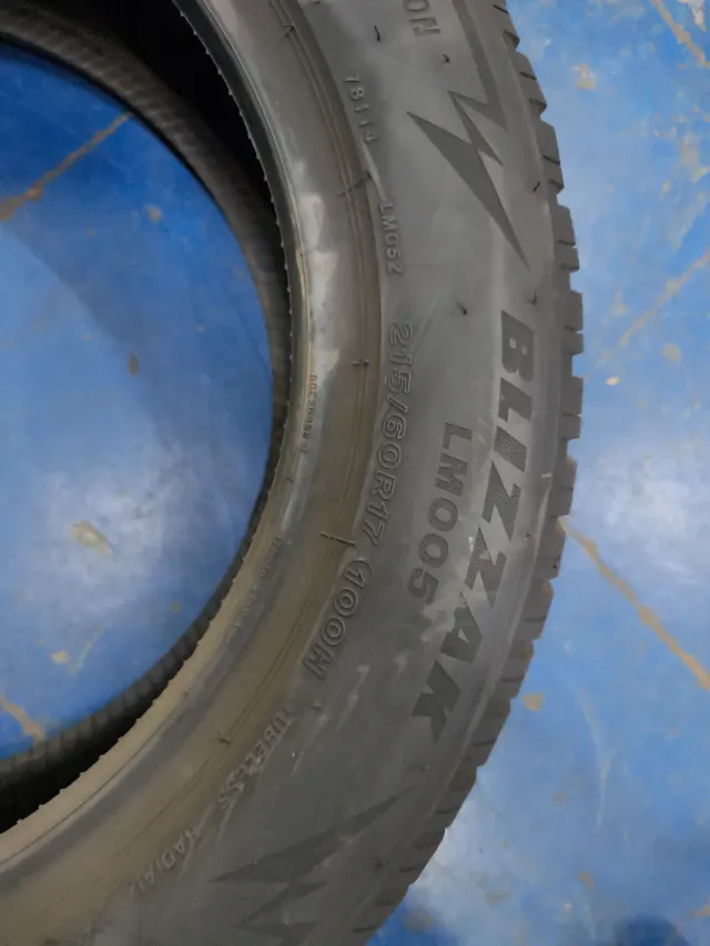 215/60R17 100H 4 Neumáticos Bridgestone Blizzak