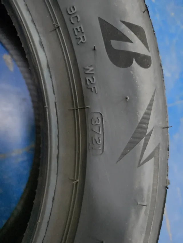 215/60R17 100H 4 Neumáticos Bridgestone Blizzak