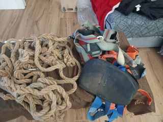 Cuerda gruesa y arnés de seguridad