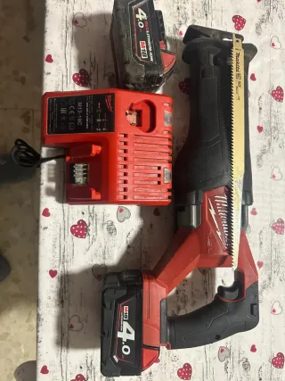 Sierra sable Milwaukee M18 + Batería