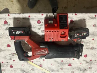 Sierra sable Milwaukee M18 + Batería