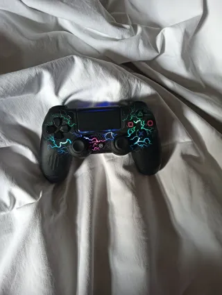 PS4 + Joystick + 3 Giochi