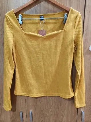 Camiseta SHEIN amarilla manga larga