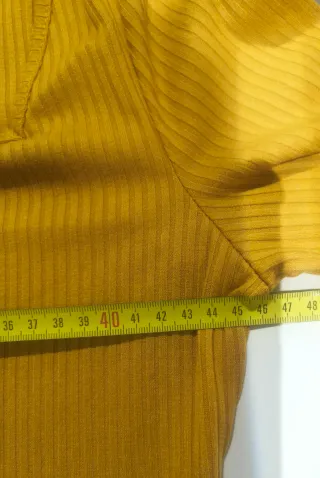 Camiseta SHEIN amarilla manga larga