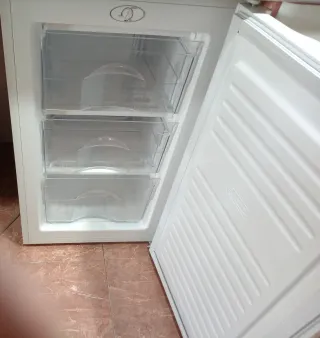 Congelador vertical blanco