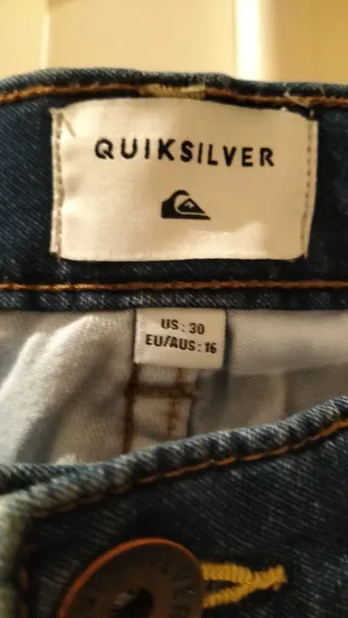 Pantalón vaquero Quiksilver impecable