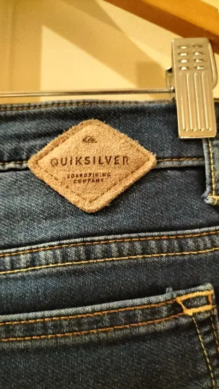 Pantalón vaquero Quiksilver impecable