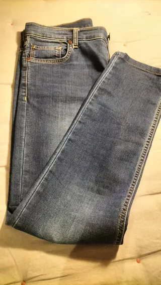 Pantalón vaquero Quiksilver impecable