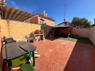 Casa adosada en venta en Palomares del Río
