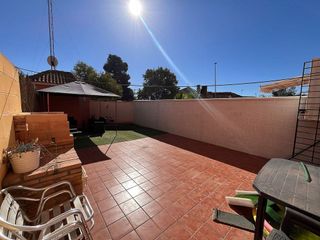 Casa adosada en venta en Palomares del Río