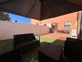 Casa adosada en venta en Palomares del Río