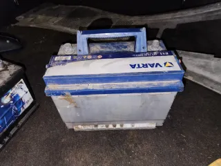 Batería Varta E11 12V 74Ah 580A