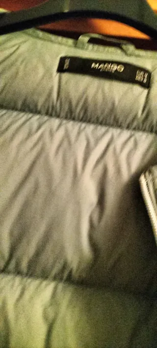 Chaleco de plumas gris azulado