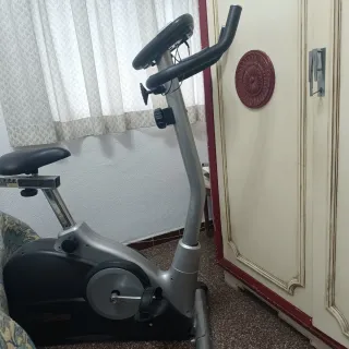 Bicicleta Estática Gris y Negra