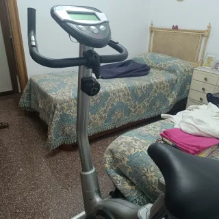 Bicicleta Estática Gris y Negra