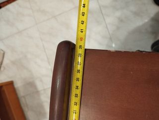 Mueble de madera marrón