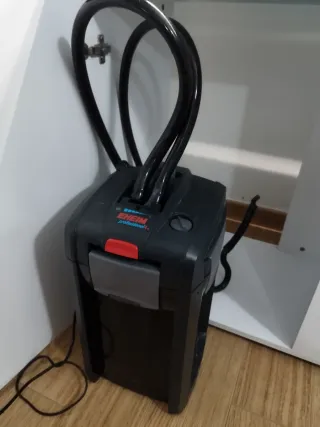 Pecera con mueble y depuradora