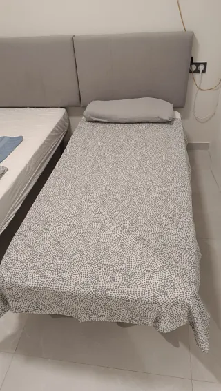 Colchón 90*200, somier, cabecero, sábanas, edredon