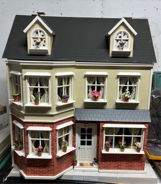 Casa de muñecas amueblada