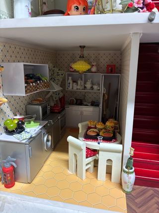 Casa de muñecas amueblada