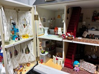 Casa de muñecas amueblada