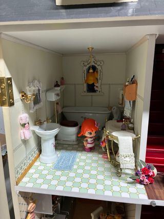 Casa de muñecas amueblada