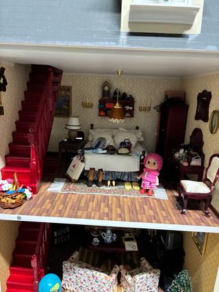 Casa de muñecas amueblada