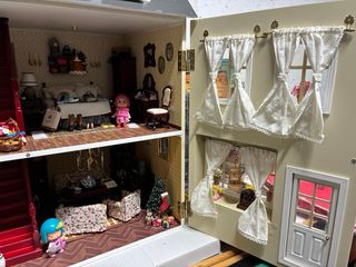 Casa de muñecas amueblada