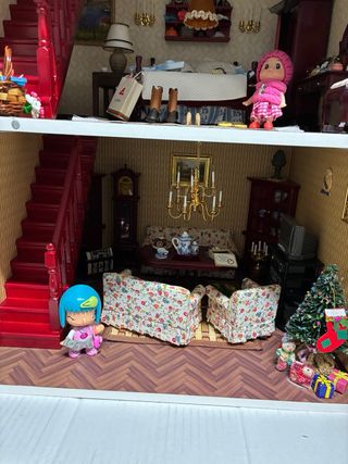 Casa de muñecas amueblada