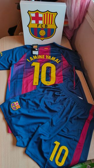 Conjunto Lamine Yamal FC Barcelona 2026 con caja