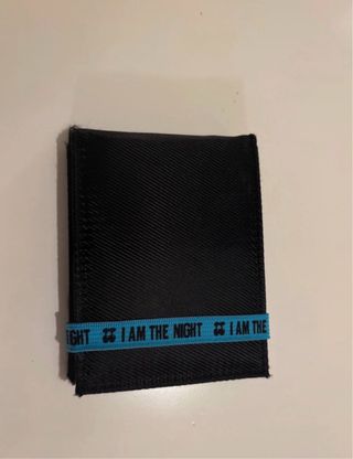 Cartera Pacha Negra con banda azul