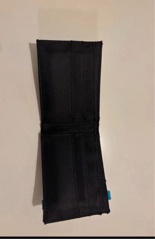 Cartera Pacha Negra con banda azul