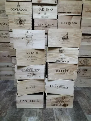Lotto di 10 scatole di vino in legno per scaffalature